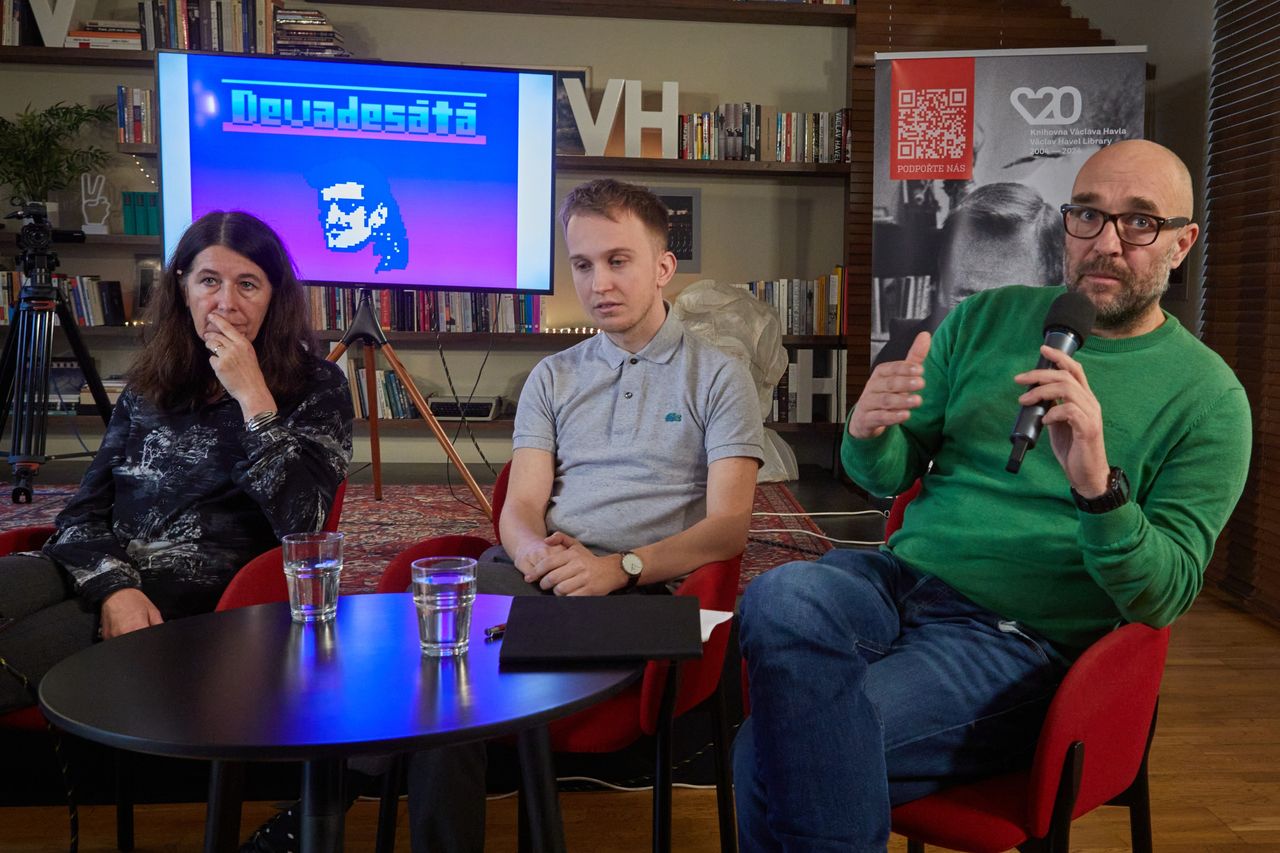 To mark the launch of The Nineties educational project and the release of the survey results, a roundtable discussion was held at the Václav Havel Library. (Photo: Ondřej Němec)